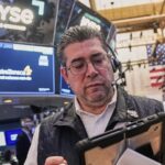 Wall Street mostly loses ground under pressure from rising oil prices