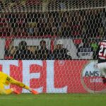 Muslera’s 3 penalty saves lift 10-man Estudiantes past Flamengo into Libertadores final